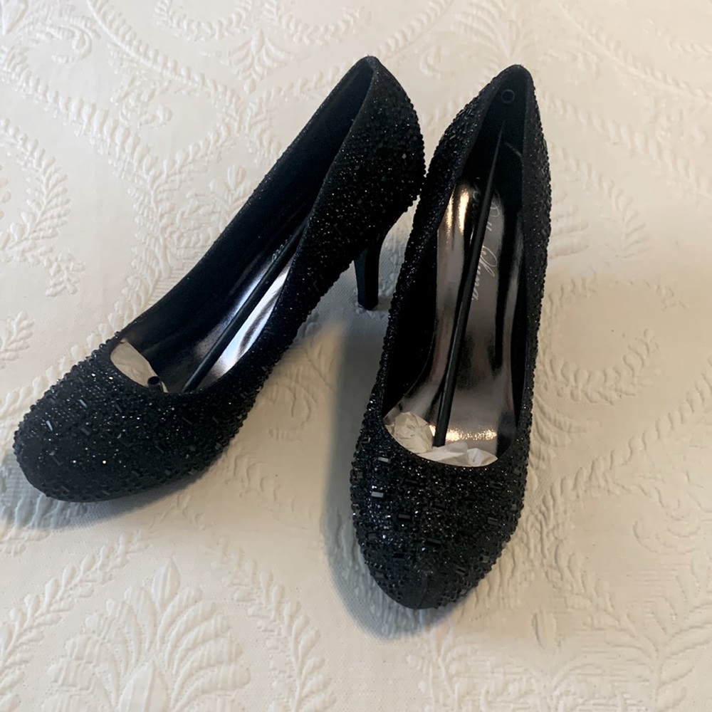 Women’s dress shoes, black, 8-1/2. Never worn.